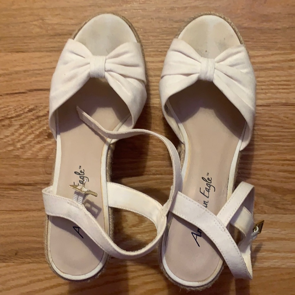 American Eagle White Wedges